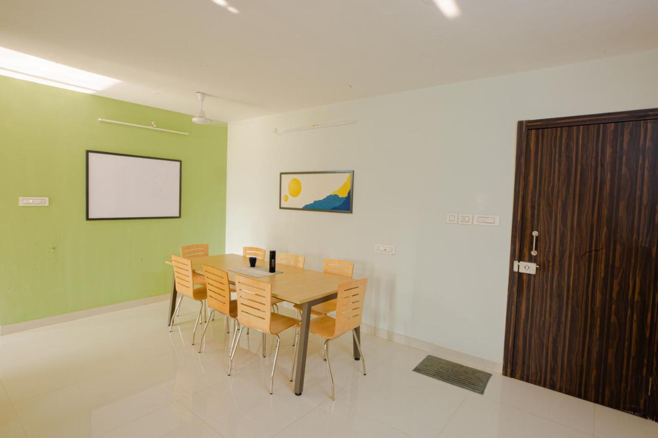 Hostel Covie Kharghar 200 Navi Mumbai Exterior foto